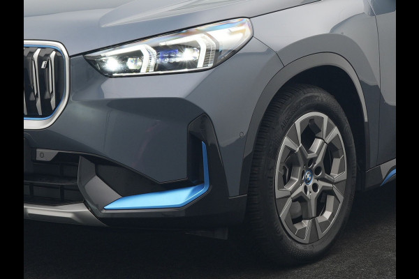 BMW iX1 xDrive30 Launch Edition 313pk Dealer O.H | Panodak | Adaptive Cruise | 360 Camera | Lederen Comfortzetels Massage & Memory | Head Up | Harman Kardon | Keyless |