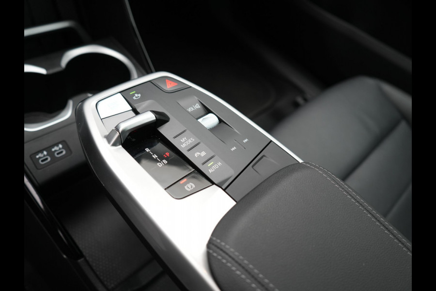 BMW iX1 xDrive30 Launch Edition 313pk Dealer O.H | Panodak | Adaptive Cruise | 360 Camera | Lederen Comfortzetels Massage & Memory | Head Up | Harman Kardon | Keyless |
