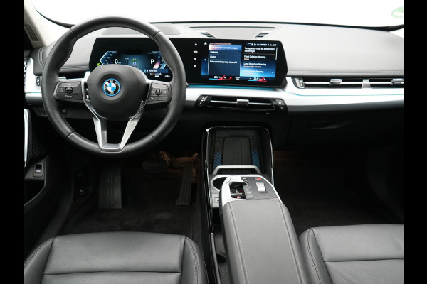 BMW iX1 xDrive30 Launch Edition 313pk Dealer O.H | Panodak | Adaptive Cruise | 360 Camera | Lederen Comfortzetels Massage & Memory | Head Up | Harman Kardon | Keyless |