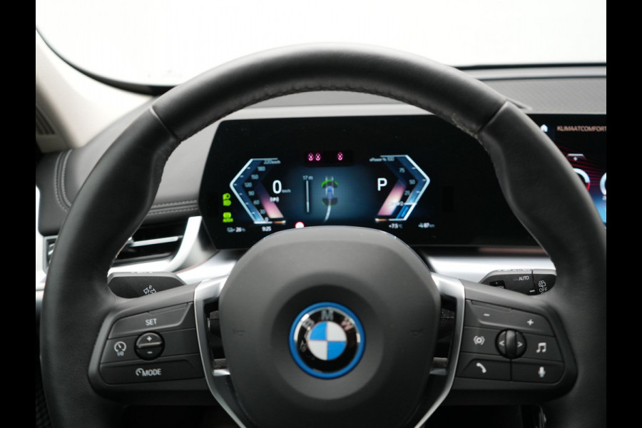 BMW iX1 xDrive30 Launch Edition 313pk Dealer O.H | Panodak | Adaptive Cruise | 360 Camera | Lederen Comfortzetels Massage & Memory | Head Up | Harman Kardon | Keyless |
