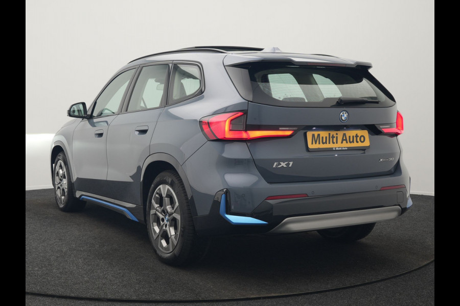 BMW iX1 xDrive30 Launch Edition 313pk Dealer O.H | Panodak | Adaptive Cruise | 360 Camera | Lederen Comfortzetels Massage & Memory | Head Up | Harman Kardon | Keyless |