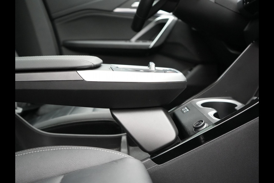 BMW iX1 xDrive30 Launch Edition 313pk Dealer O.H | Panodak | Adaptive Cruise | 360 Camera | Lederen Comfortzetels Massage & Memory | Head Up | Harman Kardon | Keyless |