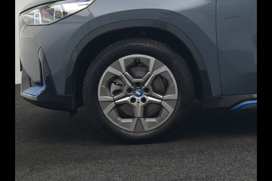 BMW iX1 xDrive30 Launch Edition 313pk Dealer O.H | Panodak | Adaptive Cruise | 360 Camera | Lederen Comfortzetels Massage & Memory | Head Up | Harman Kardon | Keyless |