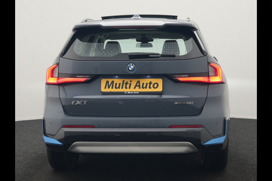 BMW iX1 xDrive30 Launch Edition 313pk Dealer O.H | Panodak | Adaptive Cruise | 360 Camera | Lederen Comfortzetels Massage & Memory | Head Up | Harman Kardon | Keyless |