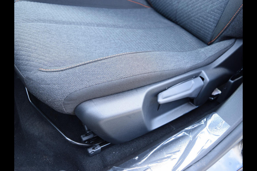 Peugeot 208 1.2 Hybrid 110 e-DCS6 Business NAVIGATIE & CARPLAY | CAMERA MET SENSOREN | E.C.C. |