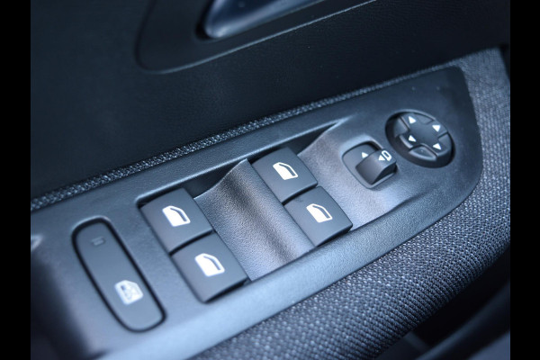 Peugeot 208 1.2 Hybrid 110 e-DCS6 Business NAVIGATIE & CARPLAY | CAMERA MET SENSOREN | E.C.C. |