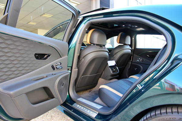 Bentley Flying Spur 4.0 V8 Hybrid Speed | Touring | Rotating | Naim | Panoramadak