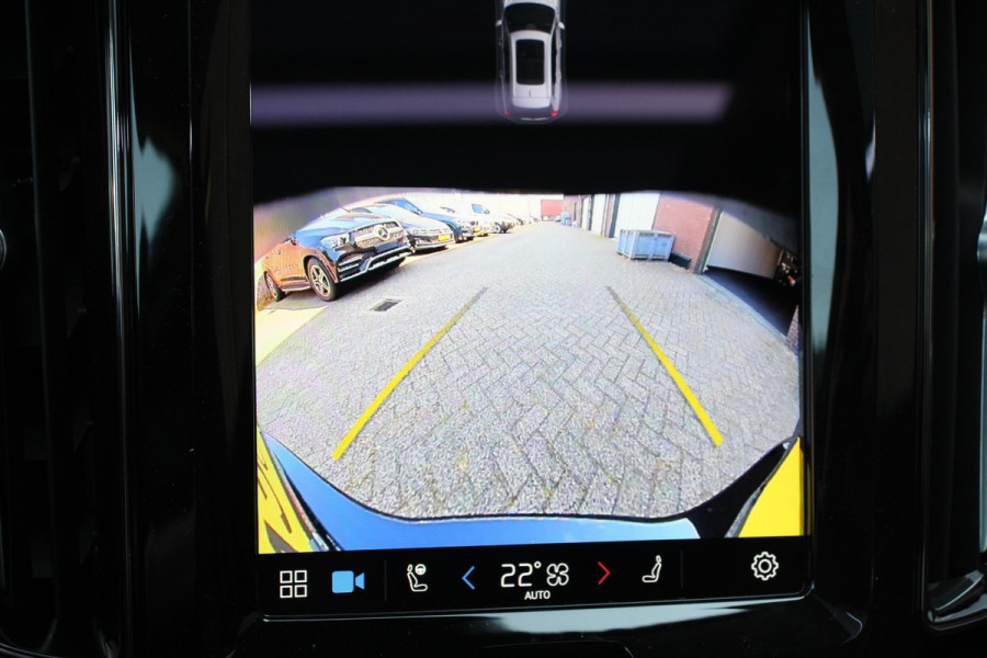 Volvo XC60 2.0 T6 Plug-in hybrid AWD Plus Dark Leder  Navigatie  Google  Harman Kardon  Panorama dak  Lichtmetalen Velgen 19" Dab  Stoelverwarming  Camera  Led