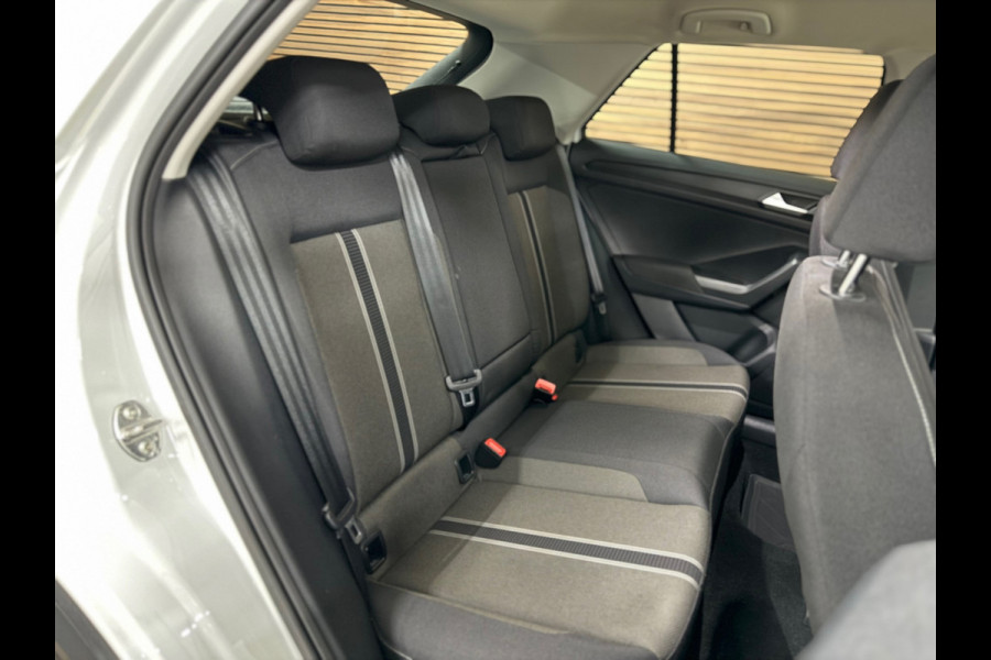 Volkswagen T-Roc 1.5 TSI Sport Business R | Pano | LED | Elektrische kofferklep | 18Inch | Winterpakket | Adaptieve Cruise