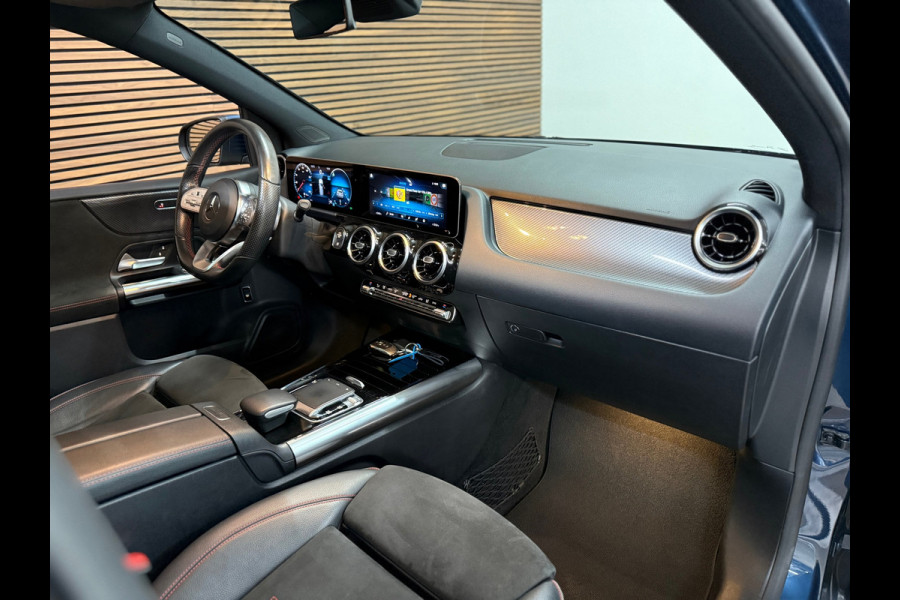 Mercedes-Benz B-Klasse 180 Business Solution AMG | Pano | Alcantara | 18' inch | DAB | Navigatie | Camera