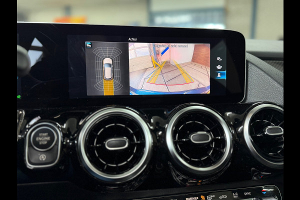 Mercedes-Benz B-Klasse 180 Business Solution AMG | Pano | Alcantara | 18' inch | DAB | Navigatie | Camera