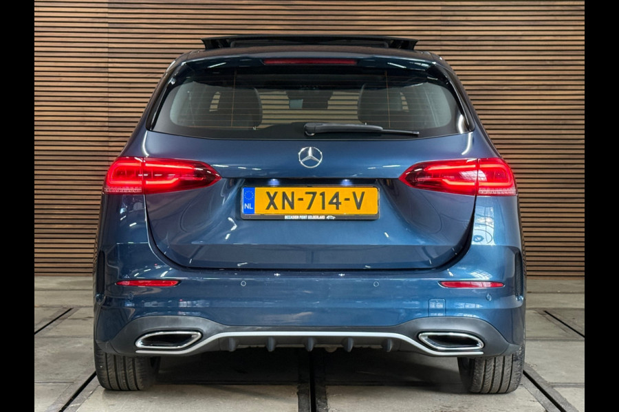 Mercedes-Benz B-Klasse 180 Business Solution AMG | Pano | Alcantara | 18' inch | DAB | Navigatie | Camera