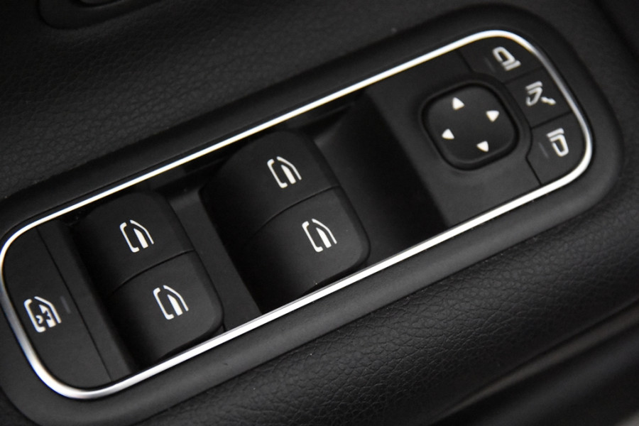 Mercedes-Benz CLA-Klasse 200 d Automaat *1ste Eigenaar*Navigatie*Trekhaak*Stoelverwarming*