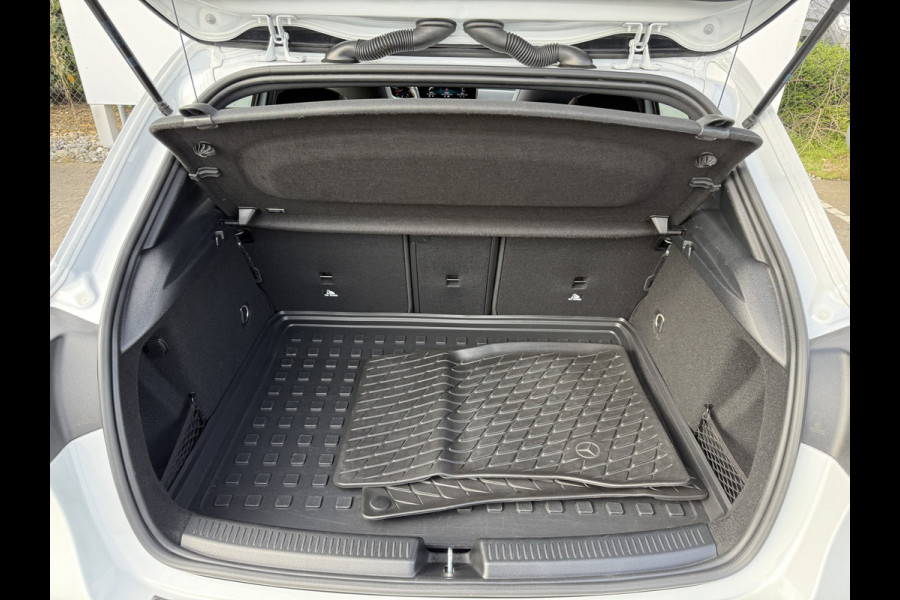 Mercedes-Benz A-Klasse 250 4MATIC Premium Plus | Pano | Memory | Ambient Light | Camera | 19 inch
