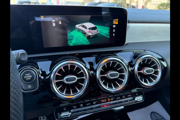 Mercedes-Benz A-Klasse 200 Premium AMG PAKKET l SFEERVERL. l PANO l TREKHAAK