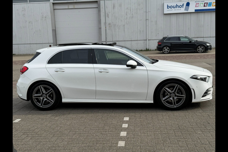 Mercedes-Benz A-Klasse 200 Premium AMG PAKKET l SFEERVERL. l PANO l TREKHAAK