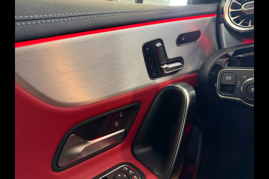 Mercedes-Benz A-Klasse 200 Premium AMG PAKKET l SFEERVERL. l PANO l TREKHAAK