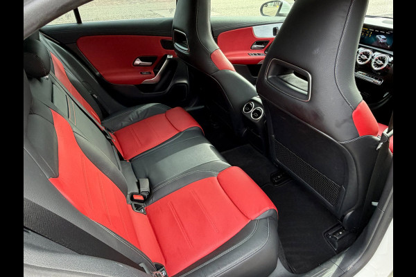 Mercedes-Benz A-Klasse 200 Premium AMG PAKKET l SFEERVERL. l PANO l TREKHAAK