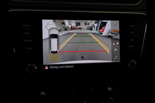 Škoda Superb Combi Business Edition Plus 1.5 TSI 150pk DSG-7 | Trekhaak | Adaptieve cruise controle | 18 inch | Elek. stoel | Voorstoelen en achterbank verwarmd