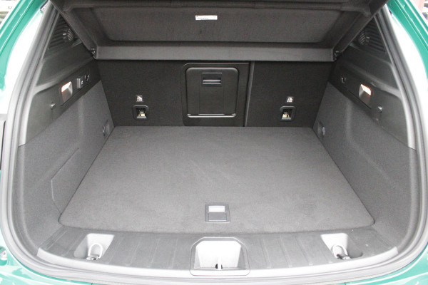 Alfa Romeo Tonale 1.3T PHEV 280PK TRIBUTO ITALIANO | PANORAMISCH SCHUIF / KANTELDAK | ZWART DAK | ZWART LEDEREN BEKLEDING MET RODE ACCENTEN/ GEBORDUURD "TRIBUTO ITALIANO" LOGO OP HOOFD STEUNEN | VOORSTOELEN / STUUR VERWARMD | VOORSTOELEN ELEKTRISCH VERSTELBAAR | HARMAN KARDON | DRAADLOOS APPLE CARPLAY / ANDROID AUTO | 360° CAMERA | AUTOMATISCH DIMMENDE BUITENSPIEGELS | 20"INCH LICHTMETALEN VELGEN | ADAPTIVE CRUISE CONTROL | KEYLESS ENTRY / START | ELEKTRISCH BEDIENBARE ACHTERKLEP | DRAADLOZE TELEFOONLADER | AMBIENT LIGHTING | DONKERE HEMELBEKLEDING | SCHAKELFLIPPERS AAN HET STUUR | VERW