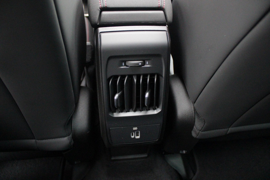 Alfa Romeo Tonale 1.3T PHEV 280PK TRIBUTO ITALIANO | PANORAMISCH SCHUIF / KANTELDAK | ZWART DAK | ZWART LEDEREN BEKLEDING MET RODE ACCENTEN/ GEBORDUURD "TRIBUTO ITALIANO" LOGO OP HOOFD STEUNEN | VOORSTOELEN / STUUR VERWARMD | VOORSTOELEN ELEKTRISCH VERSTELBAAR | HARMAN KARDON | DRAADLOOS APPLE CARPLAY / ANDROID AUTO | 360° CAMERA | AUTOMATISCH DIMMENDE BUITENSPIEGELS | 20"INCH LICHTMETALEN VELGEN | ADAPTIVE CRUISE CONTROL | KEYLESS ENTRY / START | ELEKTRISCH BEDIENBARE ACHTERKLEP | DRAADLOZE TELEFOONLADER | AMBIENT LIGHTING | DONKERE HEMELBEKLEDING | SCHAKELFLIPPERS AAN HET STUUR | VERW