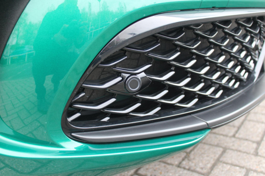 Alfa Romeo Tonale 1.3T PHEV 280PK TRIBUTO ITALIANO | PANORAMISCH SCHUIF / KANTELDAK | ZWART DAK | ZWART LEDEREN BEKLEDING MET RODE ACCENTEN/ GEBORDUURD "TRIBUTO ITALIANO" LOGO OP HOOFD STEUNEN | VOORSTOELEN / STUUR VERWARMD | VOORSTOELEN ELEKTRISCH VERSTELBAAR | HARMAN KARDON | DRAADLOOS APPLE CARPLAY / ANDROID AUTO | 360° CAMERA | AUTOMATISCH DIMMENDE BUITENSPIEGELS | 20"INCH LICHTMETALEN VELGEN | ADAPTIVE CRUISE CONTROL | KEYLESS ENTRY / START | ELEKTRISCH BEDIENBARE ACHTERKLEP | DRAADLOZE TELEFOONLADER | AMBIENT LIGHTING | DONKERE HEMELBEKLEDING | SCHAKELFLIPPERS AAN HET STUUR | VERW