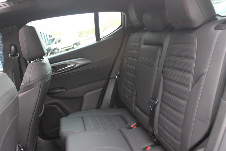 Alfa Romeo Tonale 1.3T PHEV 280PK TRIBUTO ITALIANO | PANORAMISCH SCHUIF / KANTELDAK | ZWART DAK | ZWART LEDEREN BEKLEDING MET RODE ACCENTEN/ GEBORDUURD "TRIBUTO ITALIANO" LOGO OP HOOFD STEUNEN | VOORSTOELEN / STUUR VERWARMD | VOORSTOELEN ELEKTRISCH VERSTELBAAR | HARMAN KARDON | DRAADLOOS APPLE CARPLAY / ANDROID AUTO | 360° CAMERA | AUTOMATISCH DIMMENDE BUITENSPIEGELS | 20"INCH LICHTMETALEN VELGEN | ADAPTIVE CRUISE CONTROL | KEYLESS ENTRY / START | ELEKTRISCH BEDIENBARE ACHTERKLEP | DRAADLOZE TELEFOONLADER | AMBIENT LIGHTING | DONKERE HEMELBEKLEDING | SCHAKELFLIPPERS AAN HET STUUR | VERW