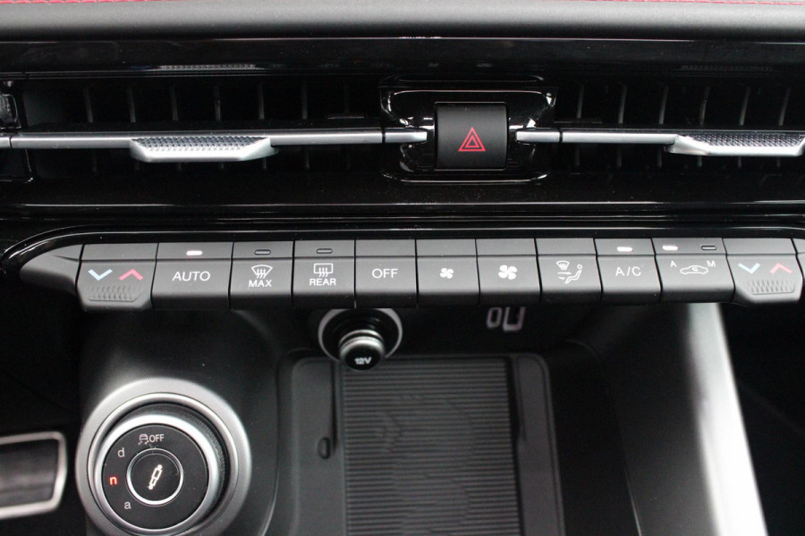 Alfa Romeo Tonale 1.3T PHEV 280PK TRIBUTO ITALIANO | PANORAMISCH SCHUIF / KANTELDAK | ZWART DAK | ZWART LEDEREN BEKLEDING MET RODE ACCENTEN/ GEBORDUURD "TRIBUTO ITALIANO" LOGO OP HOOFD STEUNEN | VOORSTOELEN / STUUR VERWARMD | VOORSTOELEN ELEKTRISCH VERSTELBAAR | HARMAN KARDON | DRAADLOOS APPLE CARPLAY / ANDROID AUTO | 360° CAMERA | AUTOMATISCH DIMMENDE BUITENSPIEGELS | 20"INCH LICHTMETALEN VELGEN | ADAPTIVE CRUISE CONTROL | KEYLESS ENTRY / START | ELEKTRISCH BEDIENBARE ACHTERKLEP | DRAADLOZE TELEFOONLADER | AMBIENT LIGHTING | DONKERE HEMELBEKLEDING | SCHAKELFLIPPERS AAN HET STUUR | VERW