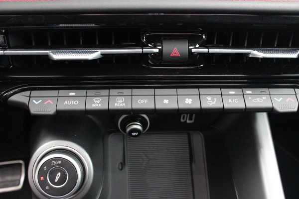 Alfa Romeo Tonale 1.3T PHEV 280PK TRIBUTO ITALIANO | PANORAMISCH SCHUIF / KANTELDAK | ZWART DAK | ZWART LEDEREN BEKLEDING MET RODE ACCENTEN/ GEBORDUURD "TRIBUTO ITALIANO" LOGO OP HOOFD STEUNEN | VOORSTOELEN / STUUR VERWARMD | VOORSTOELEN ELEKTRISCH VERSTELBAAR | HARMAN KARDON | DRAADLOOS APPLE CARPLAY / ANDROID AUTO | 360° CAMERA | AUTOMATISCH DIMMENDE BUITENSPIEGELS | 20"INCH LICHTMETALEN VELGEN | ADAPTIVE CRUISE CONTROL | KEYLESS ENTRY / START | ELEKTRISCH BEDIENBARE ACHTERKLEP | DRAADLOZE TELEFOONLADER | AMBIENT LIGHTING | DONKERE HEMELBEKLEDING | SCHAKELFLIPPERS AAN HET STUUR | VERW