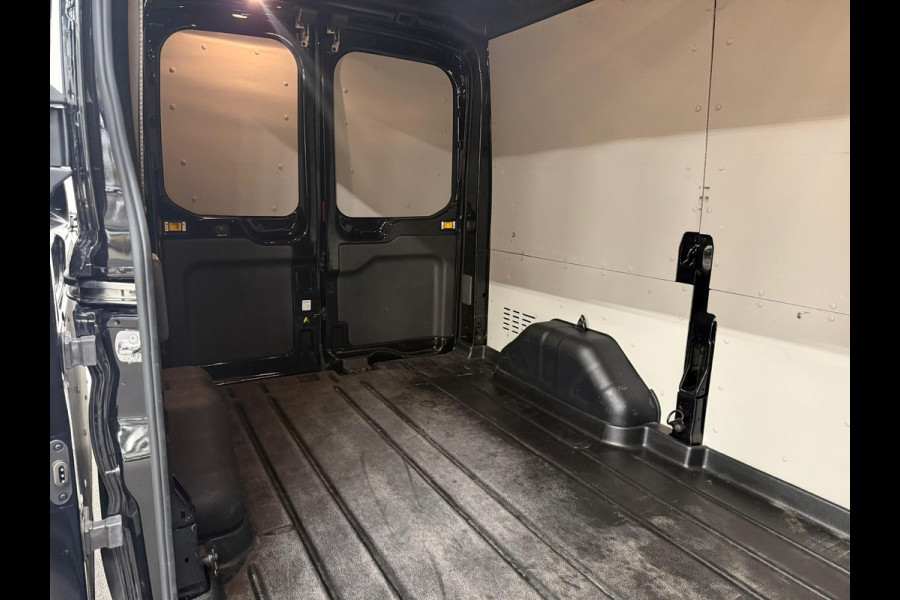 Ford Transit 310 2.0 TDCI L2H2 Trend Automaat Navigatie Trekhaak 360° Camera Airco Cruise DAB+