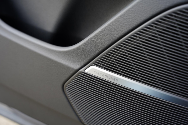 Audi Q8 60 TFSI e quattro Pro Line S Competition / 23 inch / Nieuw