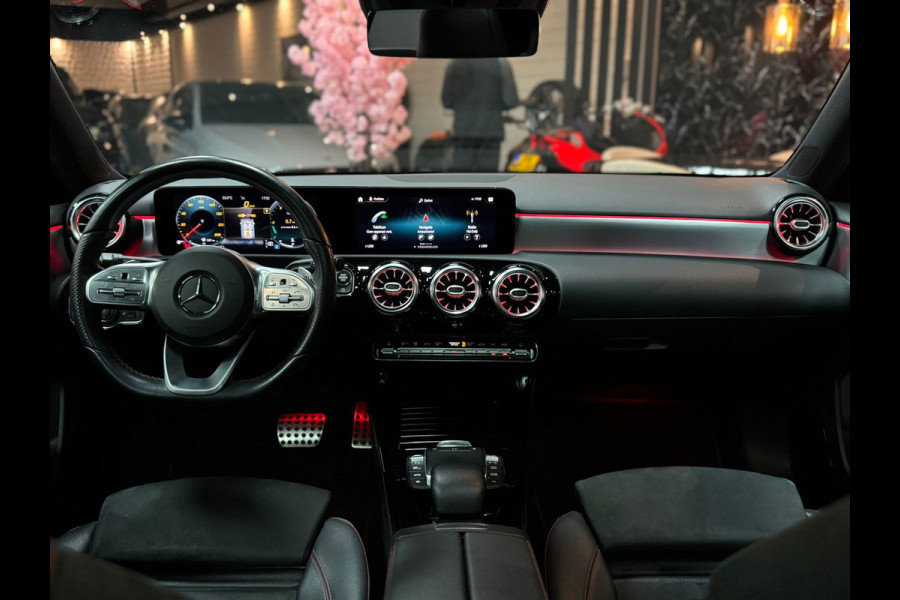 Mercedes-Benz A-Klasse 180 AMG Line|CRUISE|STOELVER|PANO|LEDER