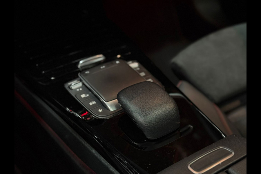 Mercedes-Benz A-Klasse 180 AMG Line|CRUISE|STOELVER|PANO|LEDER