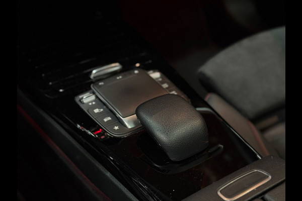 Mercedes-Benz A-Klasse 180 AMG Line|CRUISE|STOELVER|PANO|LEDER