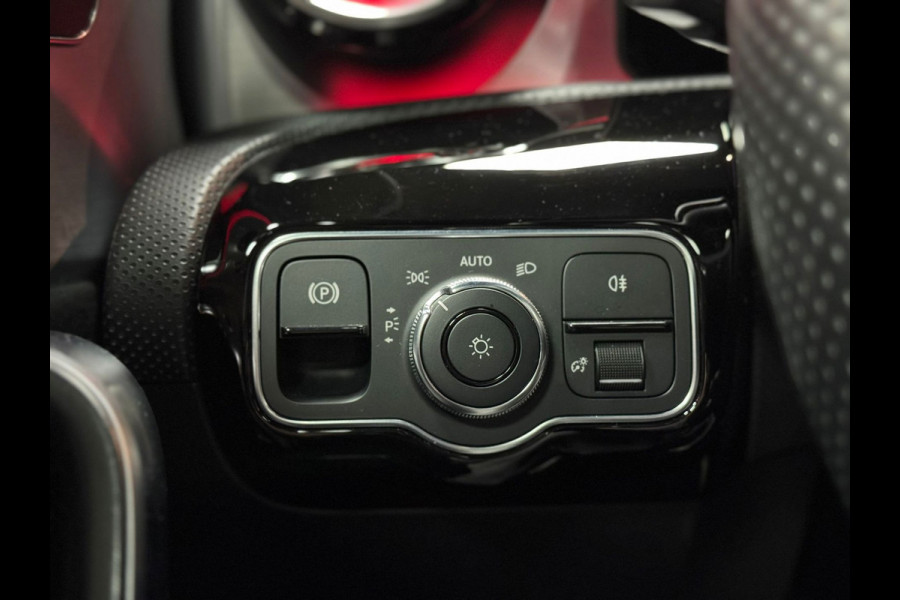 Mercedes-Benz A-Klasse 180 AMG Line|CRUISE|STOELVER|PANO|LEDER