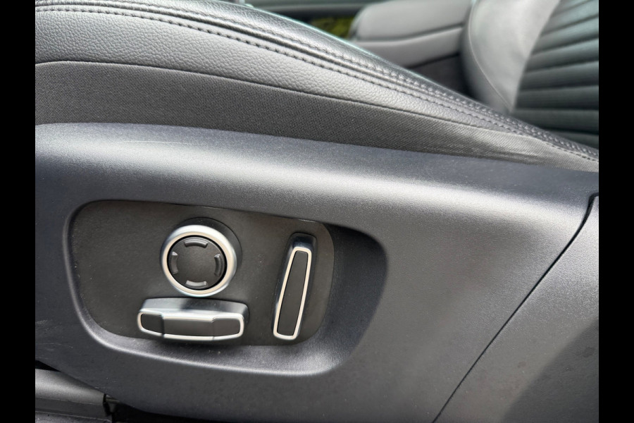 Land Rover Discovery Sport P300e 1.5 SE - Automaat - Panoramadak - Navi - Org.NL