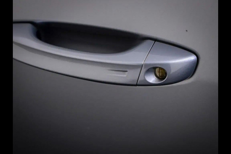 Peugeot 308 1.6 Plug-in Hybrid 225 GT / LED / 18'' / AGR / Winter / Elec Stoel / Alcantara