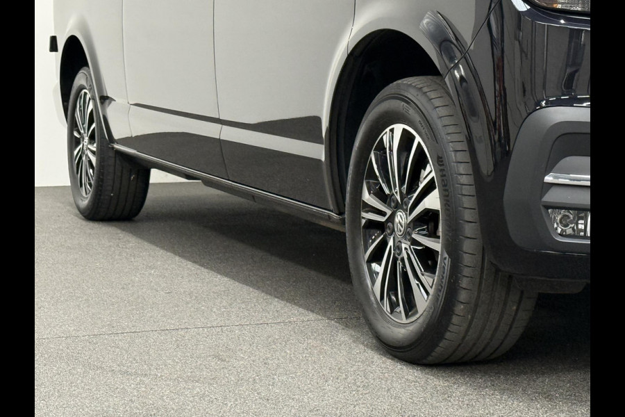 Volkswagen Transporter 2.0 TDI L2H1 28 Dubbele Cabine Highline Airco Cruise Control adaptief Parkeersensoren voor en achter 17" Lichtmetalen velgen