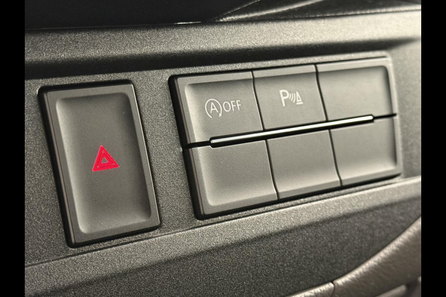 Volkswagen Transporter 2.0 TDI L2H1 28 Dubbele Cabine Highline Airco Cruise Control adaptief Parkeersensoren voor en achter 17" Lichtmetalen velgen