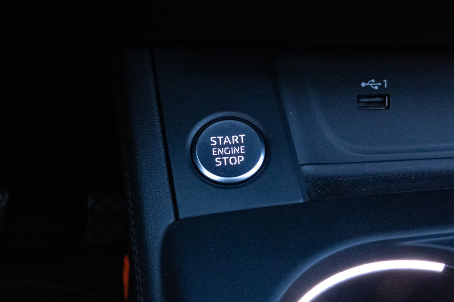 Audi A4 Avant 2.0 TFSI MHEV Sport S-line black edition | STOELVERWARMING | TREKHAAK | ACC | HEAD UP DISPLAY | LEDER