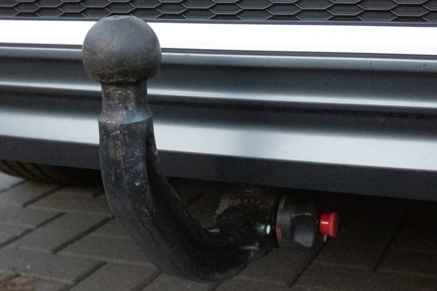 Audi A4 Avant 2.0 TFSI MHEV Sport S-line black edition | STOELVERWARMING | TREKHAAK | ACC | HEAD UP DISPLAY | LEDER