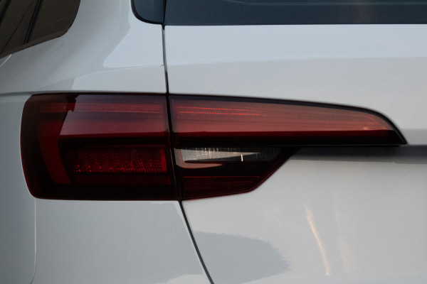 Audi A4 Avant 2.0 TFSI MHEV Sport S-line black edition | STOELVERWARMING | TREKHAAK | ACC | HEAD UP DISPLAY | LEDER