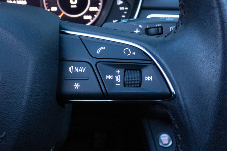 Audi A4 Avant 2.0 TFSI MHEV Sport S-line black edition | STOELVERWARMING | TREKHAAK | ACC | HEAD UP DISPLAY | LEDER