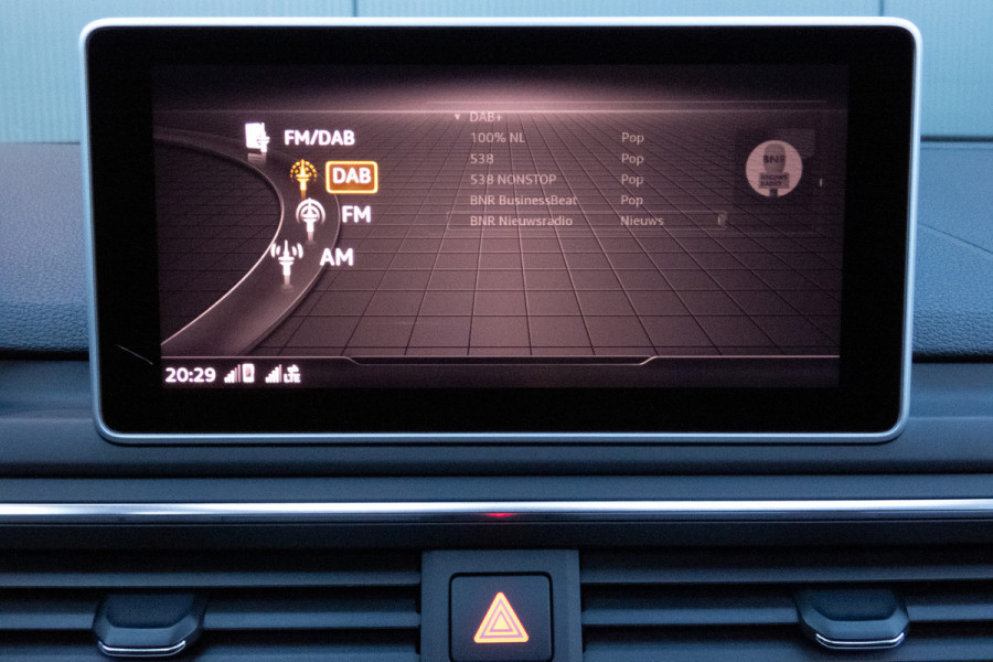 Audi A4 Avant 2.0 TFSI MHEV Sport S-line black edition | STOELVERWARMING | TREKHAAK | ACC | HEAD UP DISPLAY | LEDER