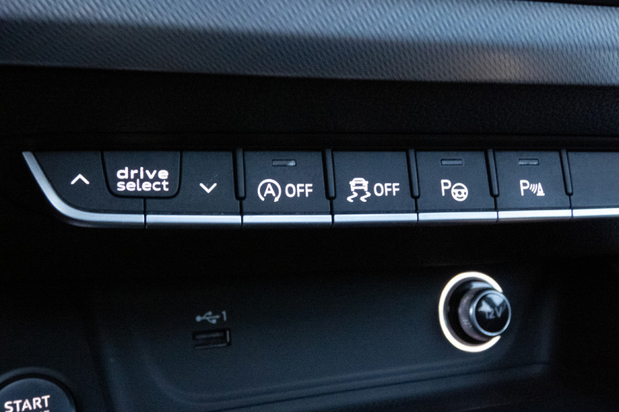 Audi A4 Avant 2.0 TFSI MHEV Sport S-line black edition | STOELVERWARMING | TREKHAAK | ACC | HEAD UP DISPLAY | LEDER