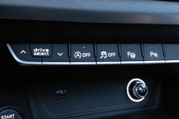 Audi A4 Avant 2.0 TFSI MHEV Sport S-line black edition | STOELVERWARMING | TREKHAAK | ACC | HEAD UP DISPLAY | LEDER