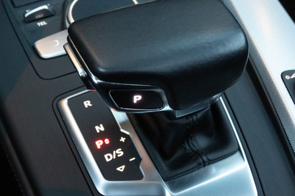 Audi A4 Avant 2.0 TFSI MHEV Sport S-line black edition | STOELVERWARMING | TREKHAAK | ACC | HEAD UP DISPLAY | LEDER