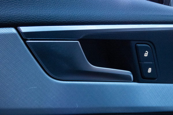 Audi A4 Avant 2.0 TFSI MHEV Sport S-line black edition | STOELVERWARMING | TREKHAAK | ACC | HEAD UP DISPLAY | LEDER