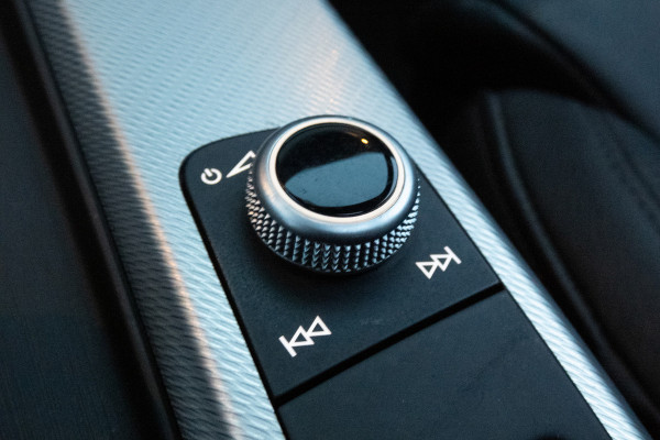 Audi A4 Avant 2.0 TFSI MHEV Sport S-line black edition | STOELVERWARMING | TREKHAAK | ACC | HEAD UP DISPLAY | LEDER