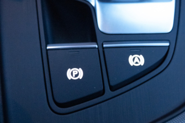 Audi A4 Avant 2.0 TFSI MHEV Sport S-line black edition | STOELVERWARMING | TREKHAAK | ACC | HEAD UP DISPLAY | LEDER